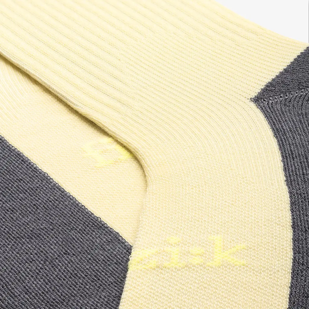FIZIK-SOCKS-OFF-ROAD-CYCLING-cream-purple_detail1.webp