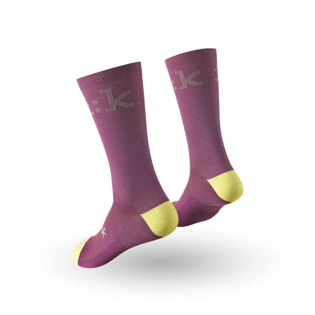 FIZIK-SOCKS-PERFORMANCE-TEAM-CYCLING-grape_back.webp